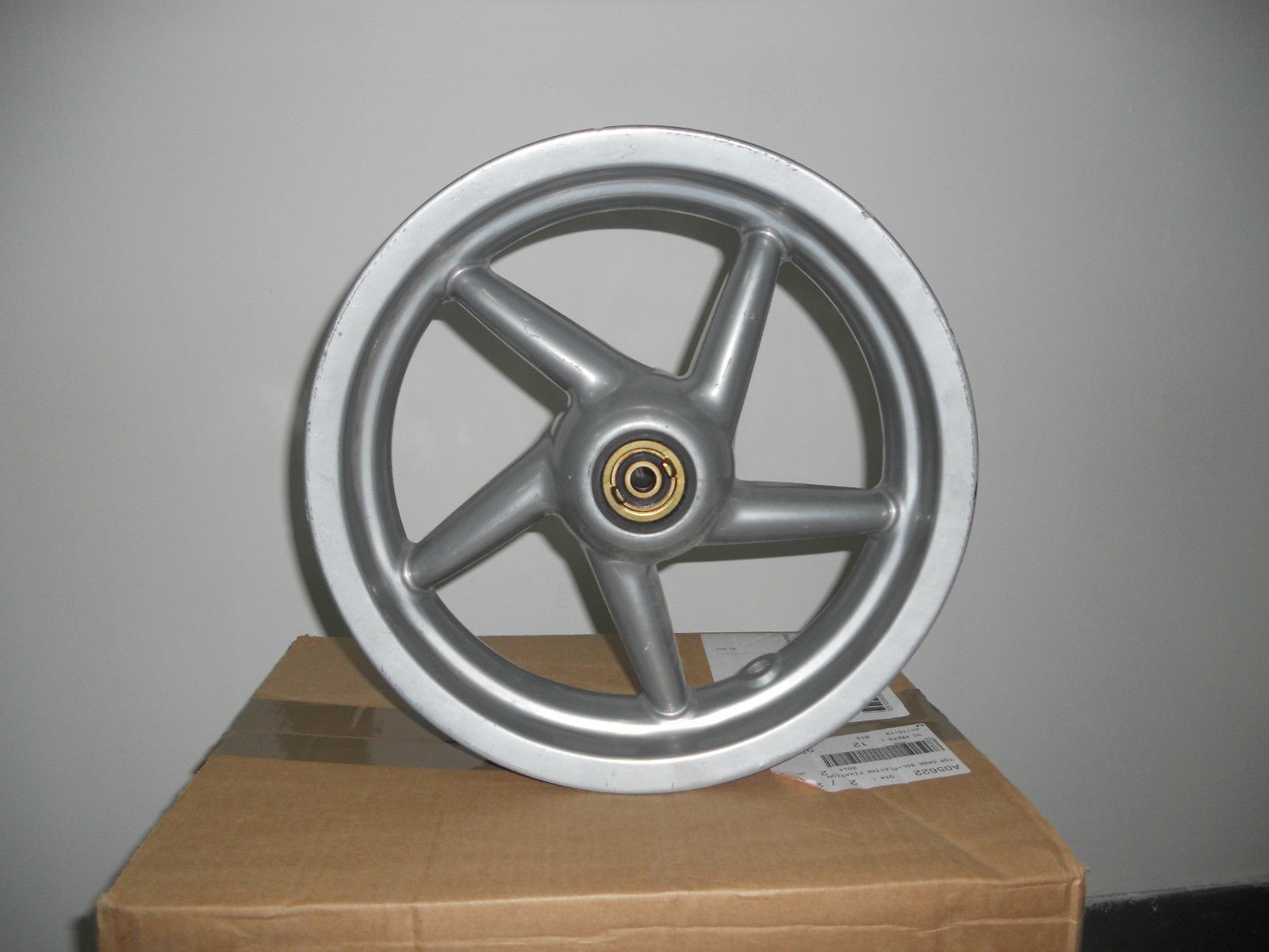 AP8208705 Circle Front Wheel Aluminum Original Aprilia Sr 50